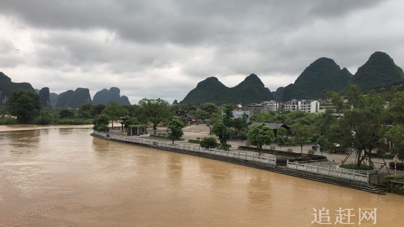 旅游者参加旅行社组团旅游应当和旅行社签订有效旅游合同，明确相关权利和义务，建议自觉投保旅游人身意外险。