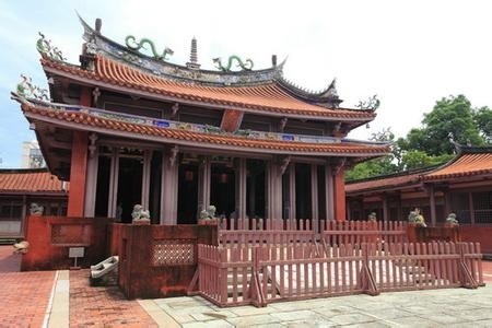 鱼台孔庙，位于山东省济宁市鱼台县鱼城镇，始建于1757年（清乾隆二十二年），主体建筑大成殿长23.7米，宽15.3米，高15.5米，占地面积362平方米。