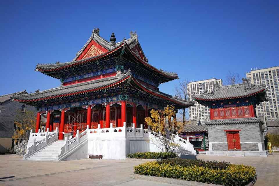 即墨是**环保模范城、中国优秀旅游城市、**科技进步先进市、省级文明城市。2015年，位居福布斯中国大陆**县级城市第15位、山东省县域经济“十强”第7位。2016年，即墨区综合竞争力排名位居**第9位，成为江北第一县。