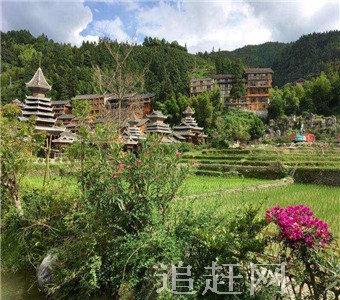 王脖子山遗址，位于巴彦县西南11公里，松花江北岸二级台地的陇岗上，陇岗高出周围平原50至70米，自西向东连绵起伏10余公里，北侧呈缓坡与平原相连，南侧与西侧是较陡峭土崖，陇岗上面已经开垦为耕地。