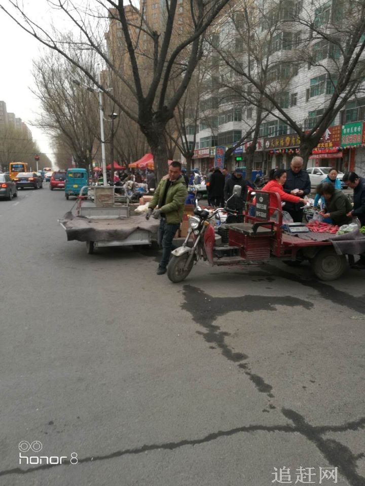 绥芬河是我国与俄罗斯的陆路口岸，边关重镇，沿铁路和公路都可直接过境。