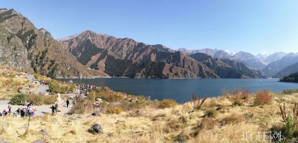 白玉山位于旅顺城区中心，地处旅顺港北岸，是旅顺**有名的景点。