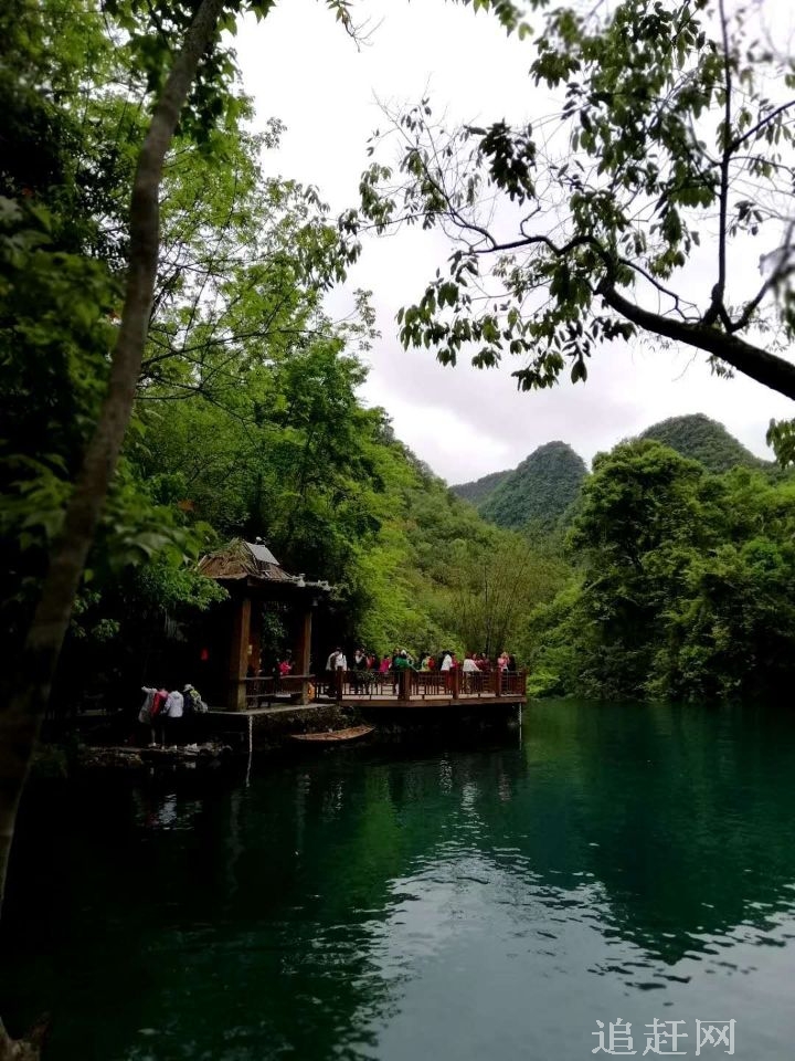 清永陵位于辽宁省新宾满族自治县永陵镇，座落在永陵镇西北一公里之启运山南麓。陵寝65依山面水，四周群山拱卫，众水朝宗，山环水抱，风景壮观，交通方便，气候宜人。