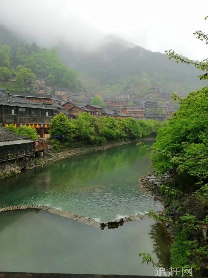 赤山风景区位于盖州市万福镇东，罗屯乡与矿洞沟乡交界处。距盖州城40公里，距营口市75公里。占地20多平方公里，早在唐初就是辽东名山之一。