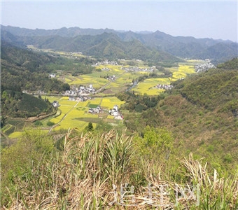 山口湖风景区位于讷谟尔河上游，距五大连池市区50公里，总面积342.7平方公里，是黑龙江省独具魅力的旅游胜地，2005年被评为**级水利风景区和AAA级旅游区。