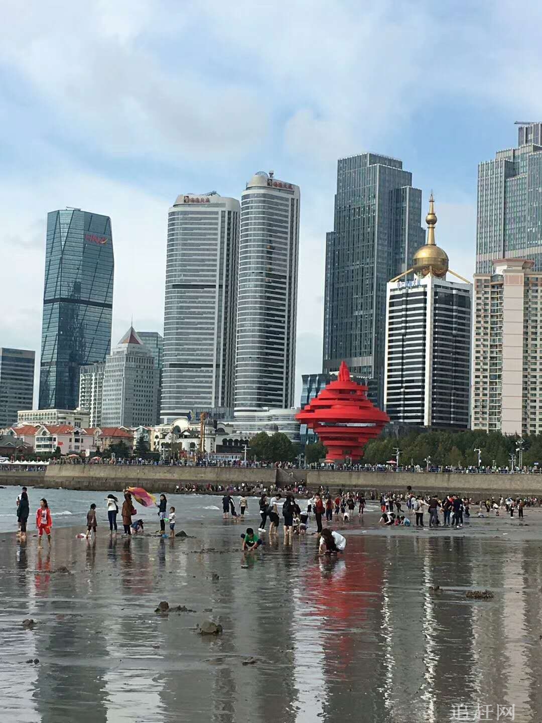 誉为磐石旅游第一景观的官马溶洞，是吉林省**的溶洞，大约形成于三亿年前，地处古生代石碳系地层区，地貌起伏，山势陡峭，形成地表溶岩洞。