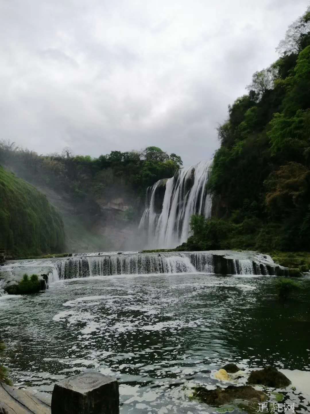 山东菏泽黄河水利风景区位于山东省菏泽市东明县高村管理段至鄄城县董口管理段，依托黄河大堤而建，规划面积100平方公里。