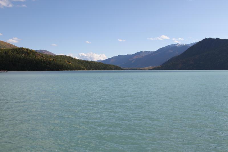 山东菏泽黄河水利风景区位于山东省菏泽市东明县高村管理段至鄄城县董口管理段，依托黄河大堤而建，规划面积100平方公里。