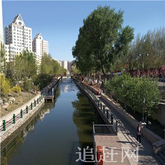 牟氏庄园，座落于中国苹果之都——山东省栖霞市区，始建于清雍正元年，拥有房产五千五百多间，土地六万亩，册岚十二万亩，现保存厅堂楼厢四百八十多间。