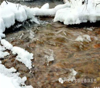 坐落在集安市以东、鸭绿江上游40公里处，有以"界河明珠"之称的云峰发电厂，象征中朝友谊纽带的云峰大坝，和大坝截流形成的海拔218.5米，面积102.5平方公里的人工湖组成。