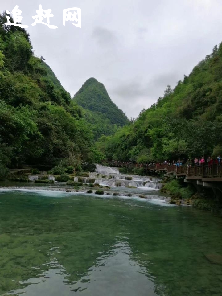 嵖岈山风景区位于河南省遂平县境内，景区面积148平方公里，可游面积52平方公里，海拔786米，是**级地质公园、国“AAAA”级旅游区。