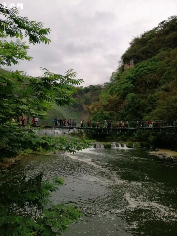 鱼谷洞位于野三坡风景区中部，鱼谷洞是以奇泉、怪洞为主体的风景区。在紫石口村2公里处的小西河东岸，那里有一口泉，亦称“鱼谷洞泉”。