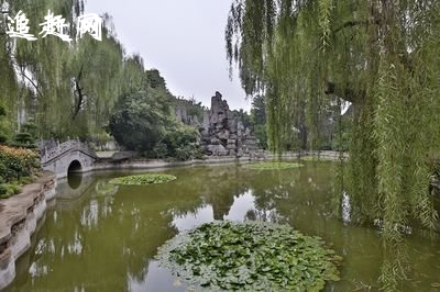 许昌地处中原，历史悠久，是华夏文化的重要发祥地。许昌古文化旅游资源有史前文化系列、汉文化系列、三国文化系列、寺庙建筑文化系列、钧瓷文化系列等。2017年，许昌市复查确认继续保留**文明城市荣誉称号。2018年3月，许昌成为第一批通过**水生态文明建设试点验收城市。许昌同时还是“无废城市”建设试点城市。