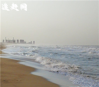 白浪绿洲湿地公园，为**4A级旅游景区，在潍坊人的眼里“如诗似画,碧水绿妆”，白浪河这条母亲河，她天生丽质,迷人魅力.