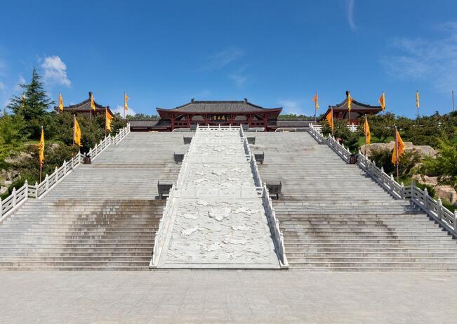 禹王宫位于荆涂山风景区。又称禹王庙、涂山祠，始建立于公元前195年的涂山之顶，距今已有2000多年历史，是祭祀大禹和禹妻涂山氏之地。