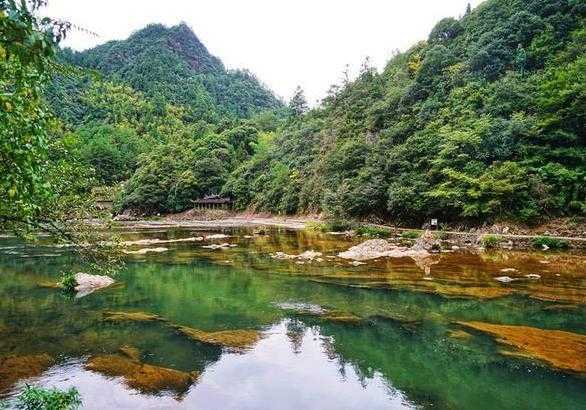 白水洋被誉为“奇特景观”“天下绝景，**之谜”，是目前**唯一的“浅水广场”。