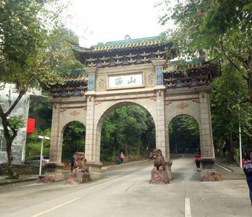 广义的西山风景名胜区包含桂平西山景区、北回归线标志公园、大藤峡、太平天国金田起义遗址等众多名胜，几乎包含了桂平所以景点，占地面积**大。