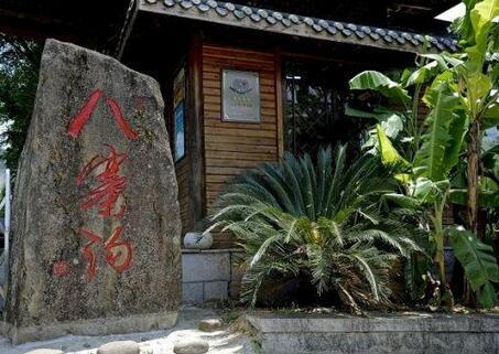 八寨沟是钦州市一处非常富有原生态的自然景观，幽幽竹林、山间小溪、清新空气，这里是天然的氧吧。