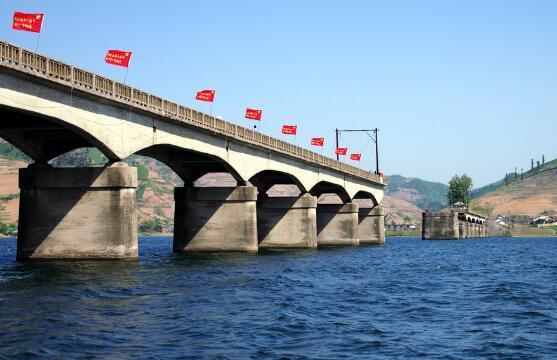 丹东河口断桥风景区