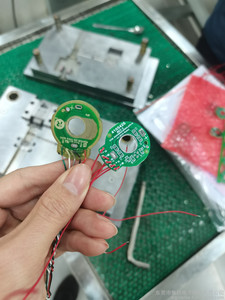 汽车传感器PCB低压注塑包胶模具，胶料机床