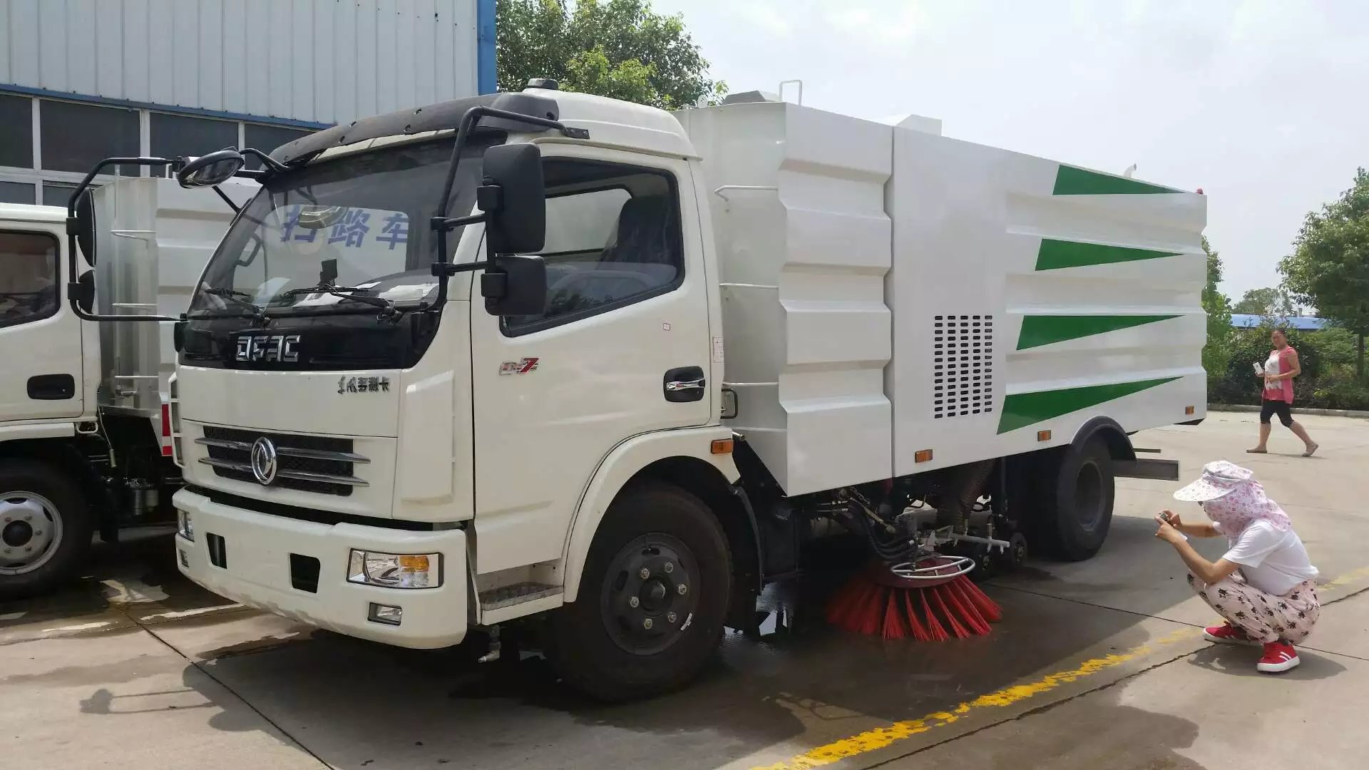 湖北湖北扫路车/道路清扫车/吸尘车/电动扫路车/洗扫车/东风扫路车厂家/