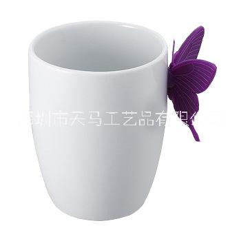 广东广东欧式陶瓷咖啡杯 玉蝴蝶创意陶瓷马克杯 白色口杯茶杯 潮流杯  蝴蝶亲吻陶瓷杯 少女心悦杯